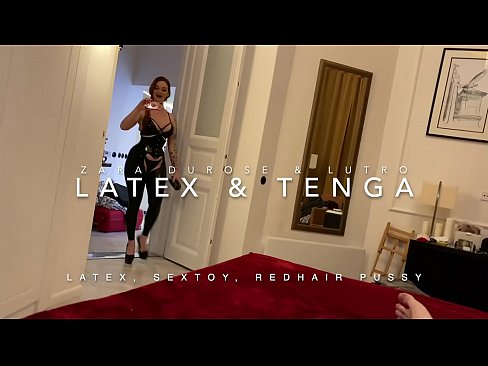 ❤️ Dada wa kambo mwenye kichwa chekundu akiwa amevalia vazi la latex alilobanwa na kaka wa kambo ️